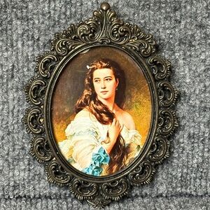 Vintage Italy miniature ornate bronze oval picture frame 5.5x4 Madame Rimsky
